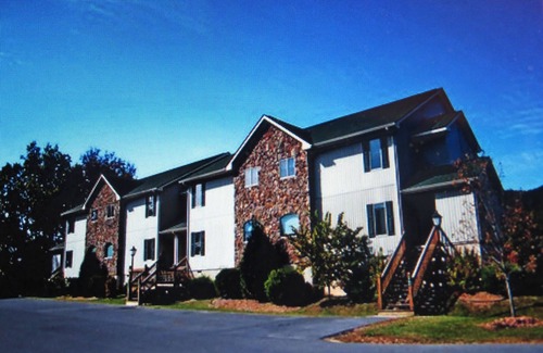 McGaheysville Condo | This property is a Condo unit at a popular (4 season) Resort in Virginia