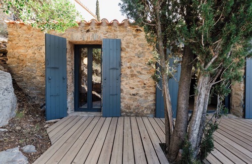 Camelas Other | This sheepfold embodies the dream of a perfect balance between nature and serenity.