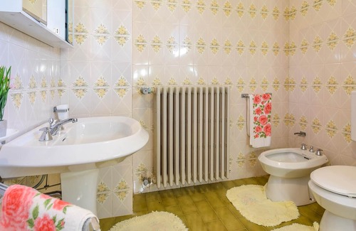 Fonzaso House | This splendid mountain house in Fonzaso, surrounded by woods and meadows, is the ideal solution for