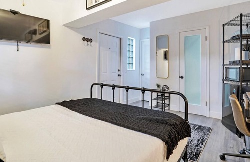 Coral Shores Apartment | This studio is a 0 bedroom(s), 1 bathrooms, located in Wilton Manors, FL.