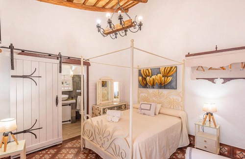 Penaflor House | This tastefully furnished vacation home has been lovingly renovated by the owners.
