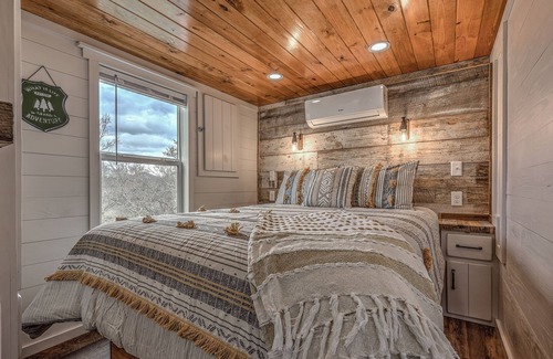 Young Harris Apartment | This tiny house is a 2 bedroom(s), 1 bathrooms, located in Young Harris, GA.