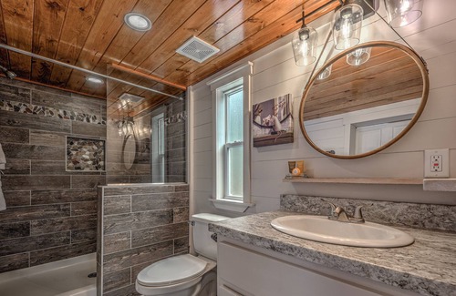 Young Harris Apartment | This tiny house is a 2 bedroom(s), 1 bathrooms, located in Young Harris, GA.