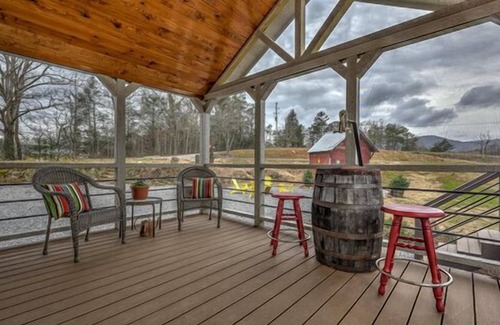 Young Harris Apartment | This tiny house is a 2 bedroom(s), 1 bathrooms, located in Young Harris, GA.