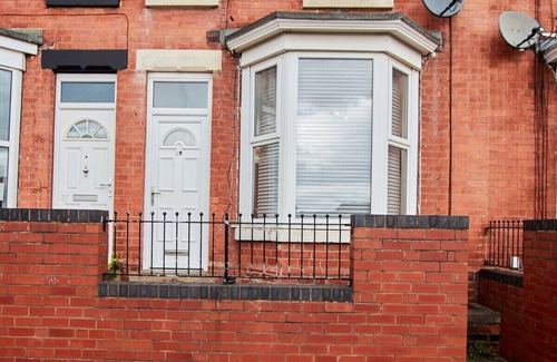 Sheffield House | This townhouse is a 2 bedroom(s), 1 bathrooms, located in South Yorkshire, England.
