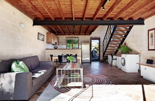 Fremantle House | This townhouse is a 2 bedroom(s), 1 bathrooms, located in Fremantle, WA.