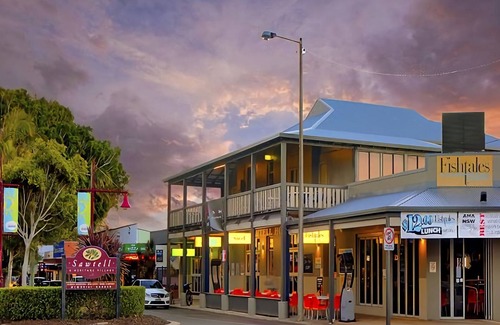 Sawtell Apartment | This two bedroom ground floor unit is conveniently located opposite Sawtell's Main Beach
