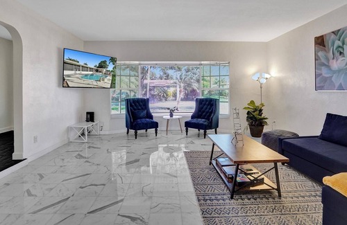Pembroke Pines Villa | This villa is a 5 bedroom(s), 3 bathrooms, located in Pembroke Pines, FL.
