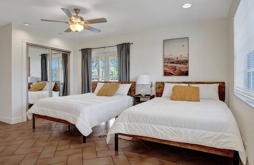 Pembroke Pines Villa | This villa is a 5 bedroom(s), 3 bathrooms, located in Pembroke Pines, FL.
