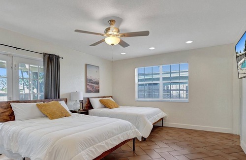 Pembroke Pines Villa | This villa is a 5 bedroom(s), 3 bathrooms, located in Pembroke Pines, FL.