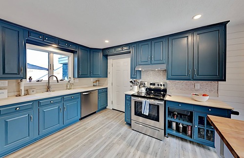 Kennebunkport House | Thisgood Cove with Sea Views, Roof Deck, Beach, And So Much More