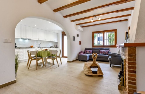 Benissa Coast Ski Chalet | THOMAS, Bungalow for 6 people and swimming pool,free wifi
