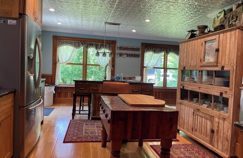 Thousand Island Park House | Thousand Island Park home, 5 bedroom, 3 and 1/2 bath, with dock space!