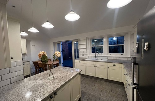 Christchurch House | Three Bed House/Outdoor hot tub/Minutes from beach and new forest!