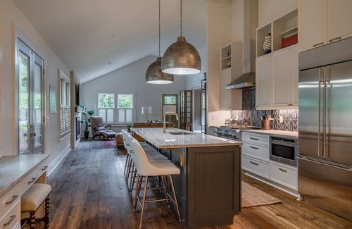 Oxford House | Three Bedroom House Downtown on South Lamar Walk to the Square and Campus