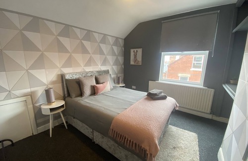 Nottingham House | Three bedroom modern apartment within a stones throw from the city centre