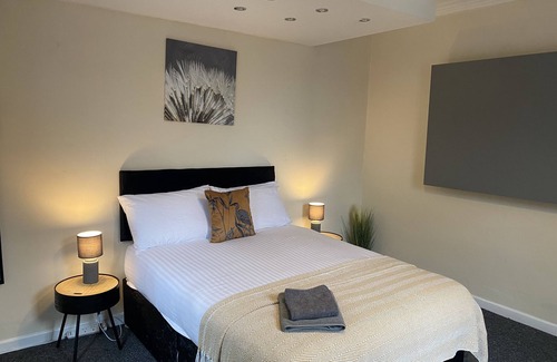 Nottingham House | Three bedroom modern apartment within a stones throw from the city centre
