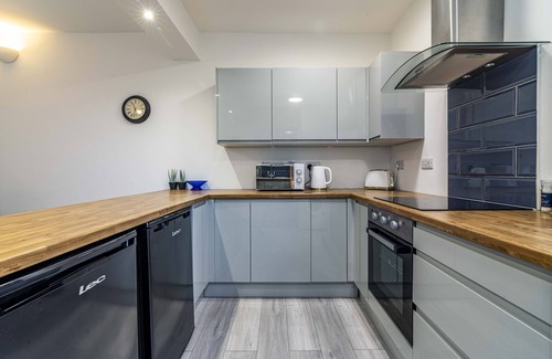 Mapperley House | Three- Bedroom villa. Close to the City Centre