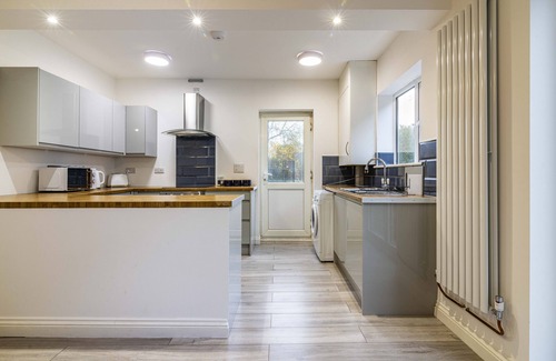 Mapperley House | Three- Bedroom villa. Close to the City Centre