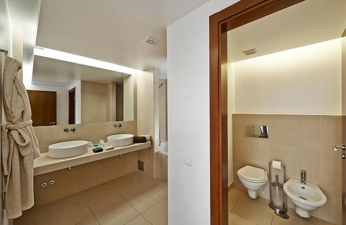 Salgados House | THREE Comfortable 2BR Villas, Private Pool, Full Kitchen and Pet-friendly!