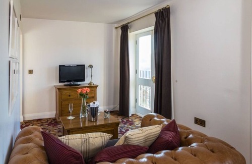 Powerstock Hotel | Three Horseshoes Inn