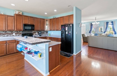 Bristow House | Three levels 3 bedrooms, 3.5 bathrooms, 2,224 sqft
