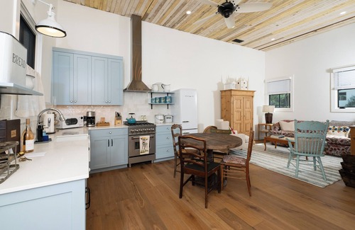 Los Alamos House | Three private residences in downtown Los Alamos
