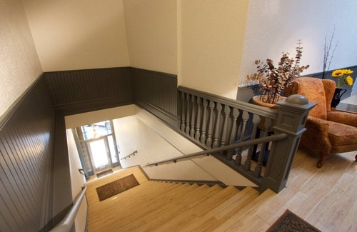 Walla Walla Apartment | Three — Queen Bed, Historic Downtown Apartment in Nicely Appointed Building on Main Street