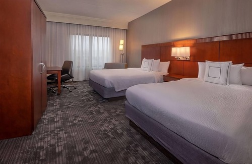Newark Resort | THREE Relaxing Units, Indoor Swimming Pool, Pets Allowed, Free Parking!