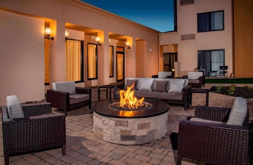 Newark Resort | THREE Relaxing Units, Indoor Swimming Pool, Pets Allowed, Free Parking!