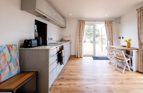 Pettistree Cottage | Three Tuns Apartments - Maple - sleeps 2 guests in 1 bedroom