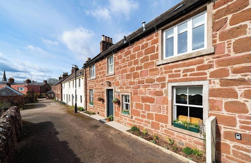 Kirriemuir Cottage | Thrums Cottage - Kirriemuir Central Location