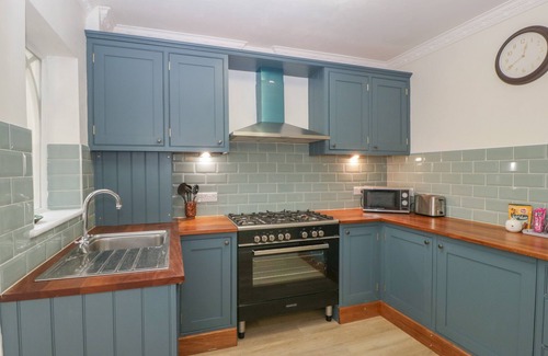 Malvern House | THYME COTTAGE, pet friendly, with a garden in Malvern