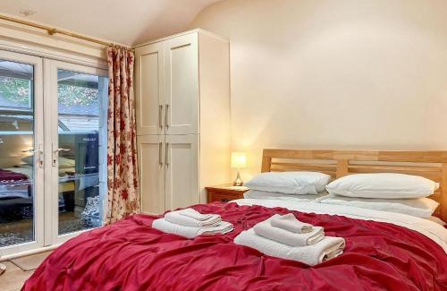 Painswick House | Tibbiwell Lodge