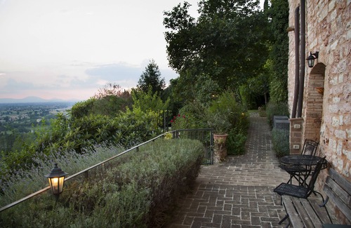 Spello Apartment | Tiberius - Hilltop Medieval Escape with Panoramic View