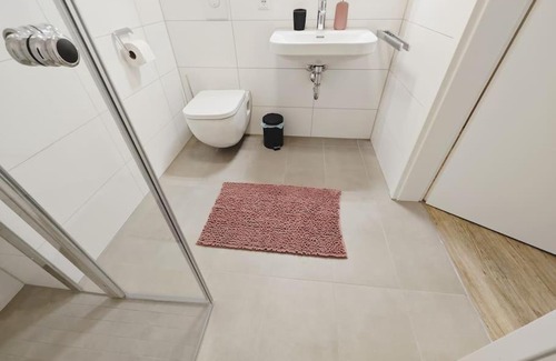 Metzingen Apartment | TiCasa GOLD-Zentral-Outlet-Aufzug-Stylisch-Unique
