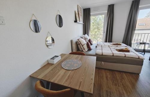 Metzingen Apartment | TiCasa HAPPY Zentral-Outlet-Parkplatz-Aufzug-SmartTV-Unique