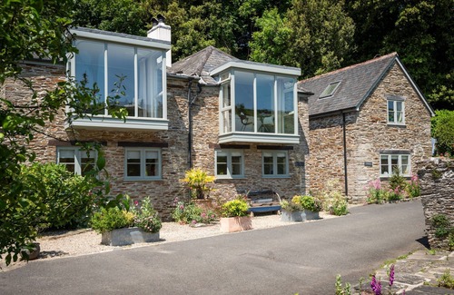 Kingsbridge Cottage | Tickell Cottage - a cottage that sleeps 5 guests in 3 bedrooms