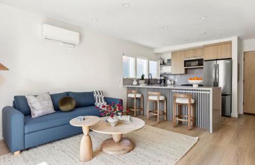 El Porto Apartment | Tide House - Unit D - Modern Oceanview 1BD w Parking