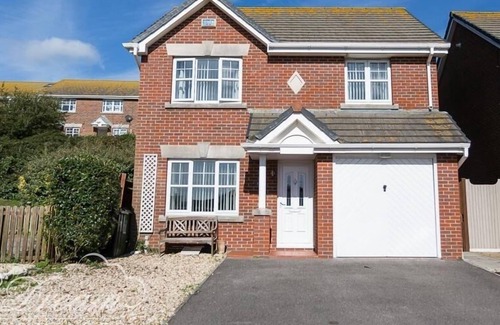 Wyke Regis Cottage | TIDES REACH, pet friendly, with a garden in Wyke Regis