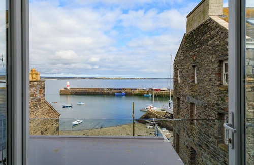 Port St Mary House | Tides View - a holiday cottage that sleeps 6 guests in 3 bedrooms