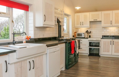 Bideford House | TIDEWOOD, pet friendly, with open fire in Welcombe