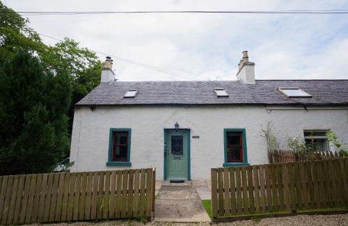 Girvan House | Tig Cottage - a rural, quirky, pet friendly 2 bedroom cottage near Ballantrae