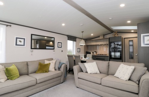 Chipping Norton Cottage | TIGGYWINKLES, pet friendly, with a garden in Chipping Norton