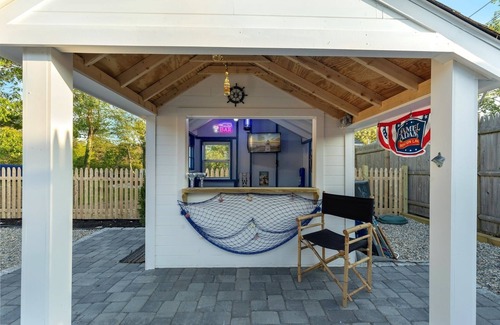 Dennis Port House | Tiki Bar, Fenced Backyard, Pond View | Cottage near Beaches
