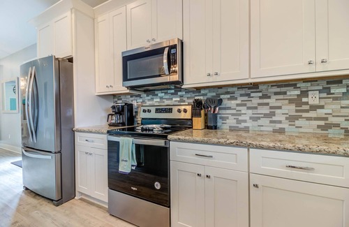 Mississippi City House | TIKI BAR, Steps to the Beach, Large Yard and Gulf Views - your Coastal escape!