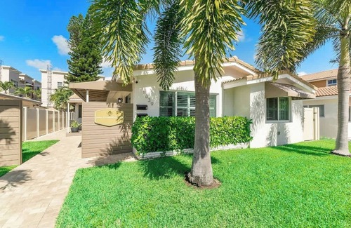 Lake Ridge Apartment | Tiki Cabana☀️Comfortable Beds ❤ 5 mins to Beach