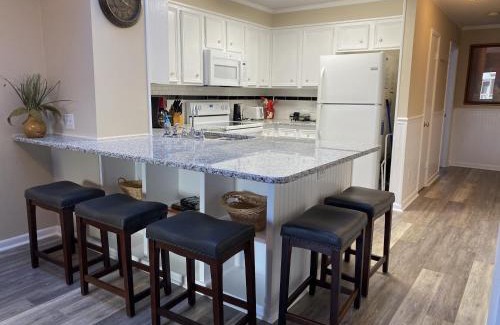 Ocean Drive Apartment | Tilghman Beach 312 condo