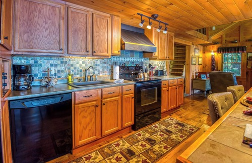 Rangeley House | Tilman Camp - Beautifully furnished cottage tucked away on the shores of Rangeley Lake