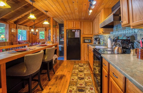 Rangeley House | Tilman Camp - Beautifully furnished cottage tucked away on the shores of Rangeley Lake